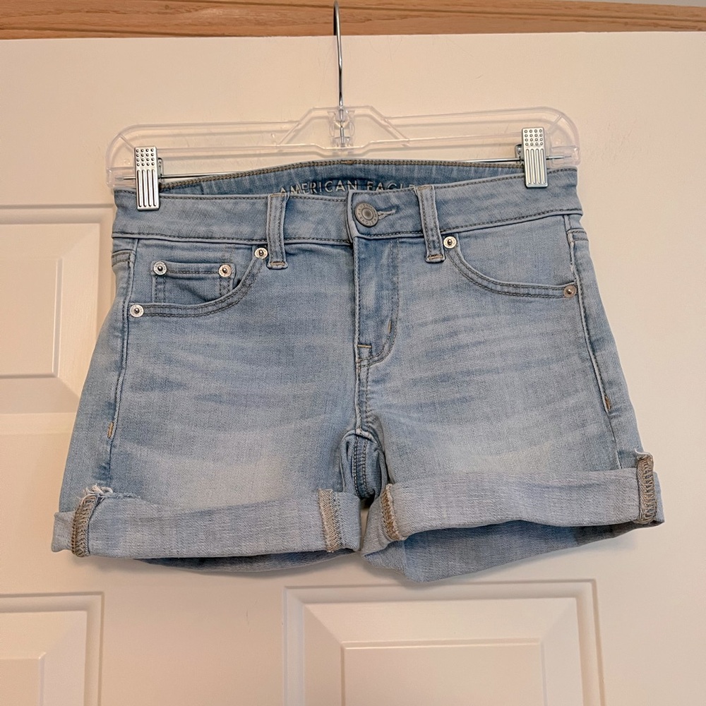 American Eagle midi ne(x)t level stretch denim jean short. Size 0